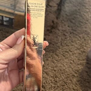 Yves Saint Laurent Touche Éclat All-In-One Glow - Gold and Black